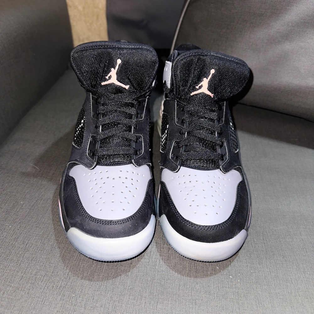 Black and Pink Jordan’s Size 8